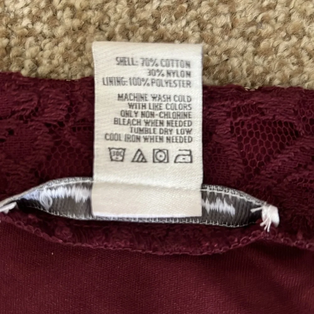 American Rag Women’s Maroon Lace Overlay Skirt.  XL NWT